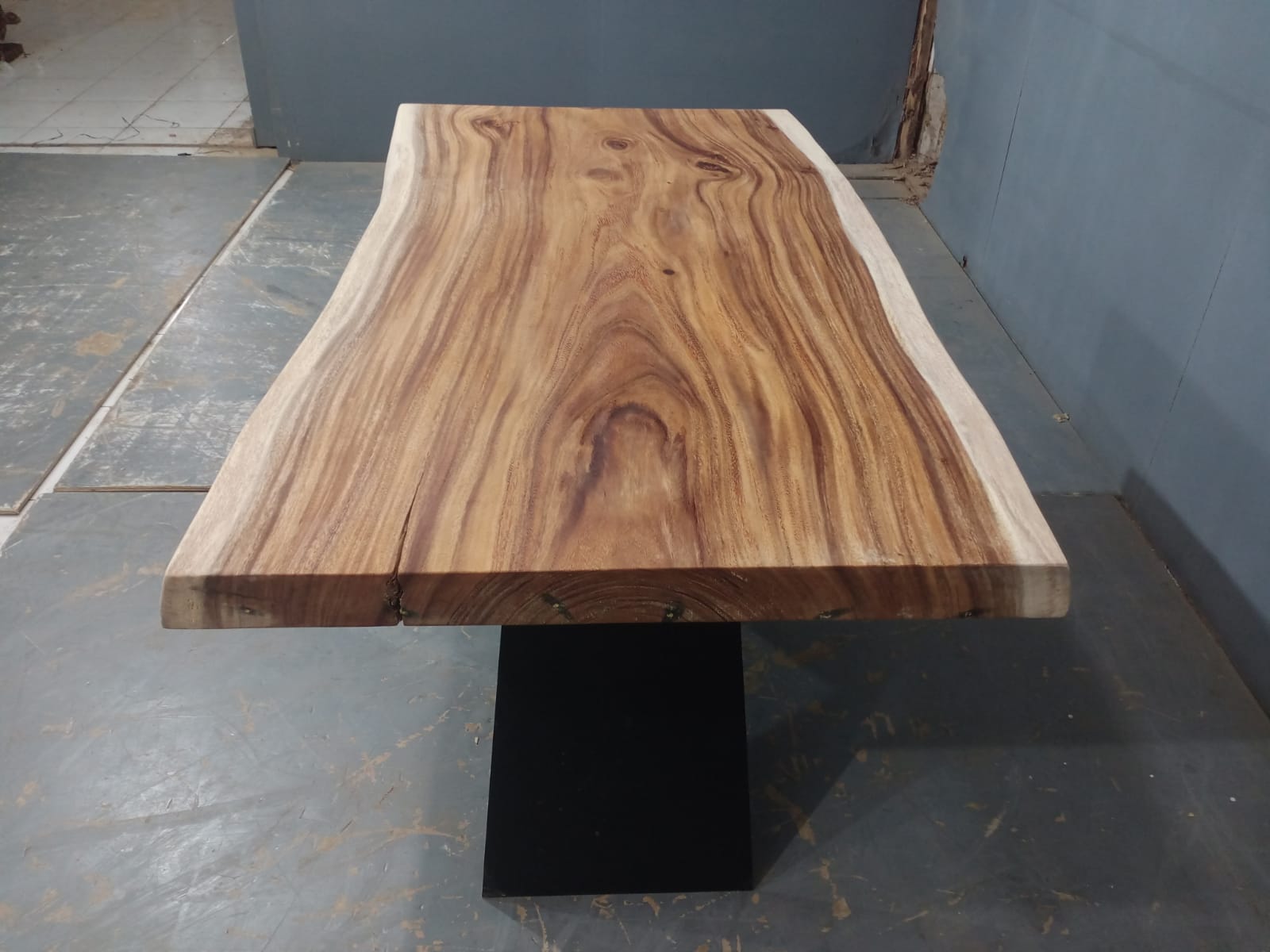 Live Edge Tables