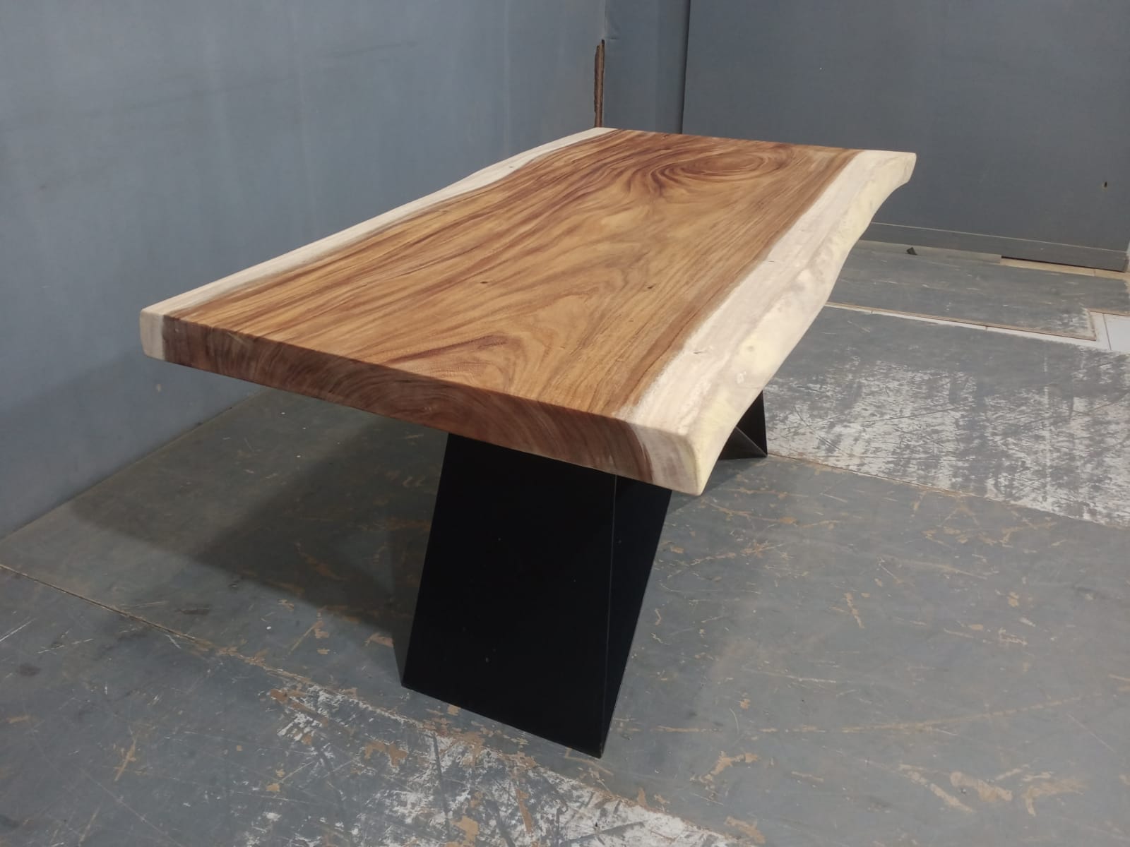 Live Edge Tables