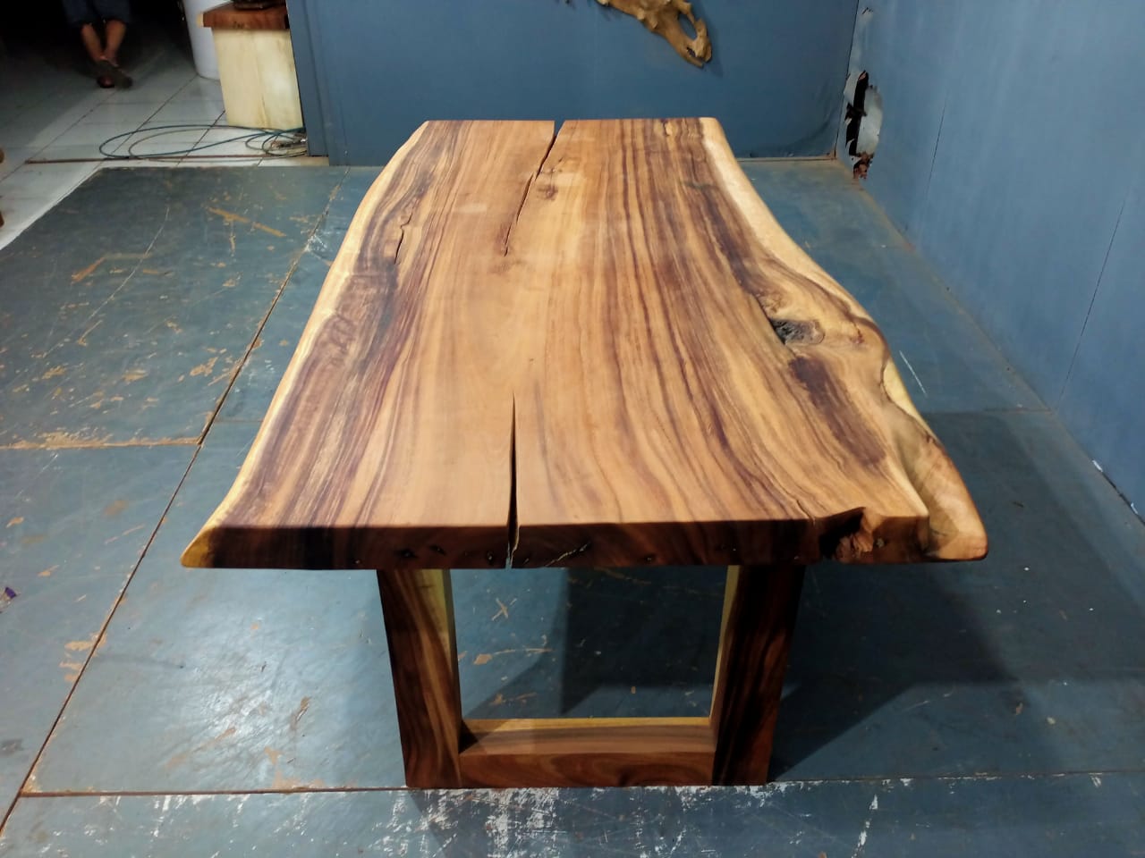 LIVE EDGE TABLES