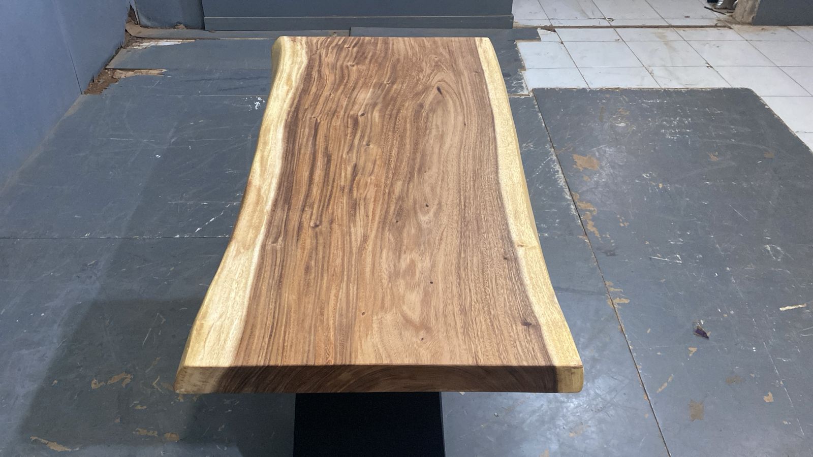 LIVE EDGE TABLES