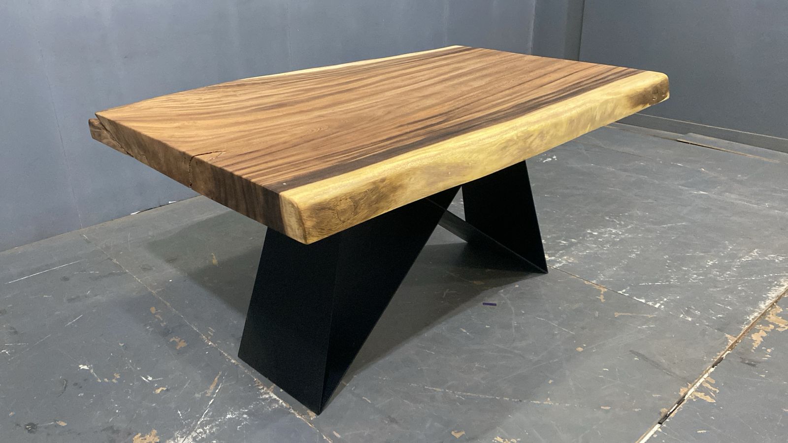 LIVE EDGE TABLES