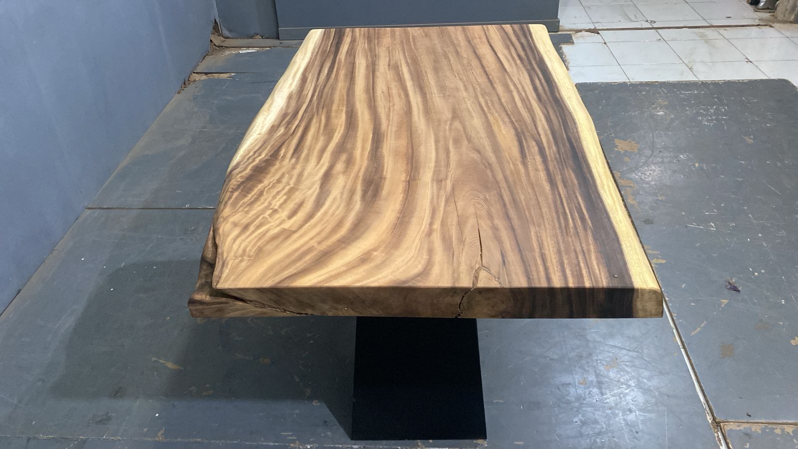 LIVE EDGE TABLES
