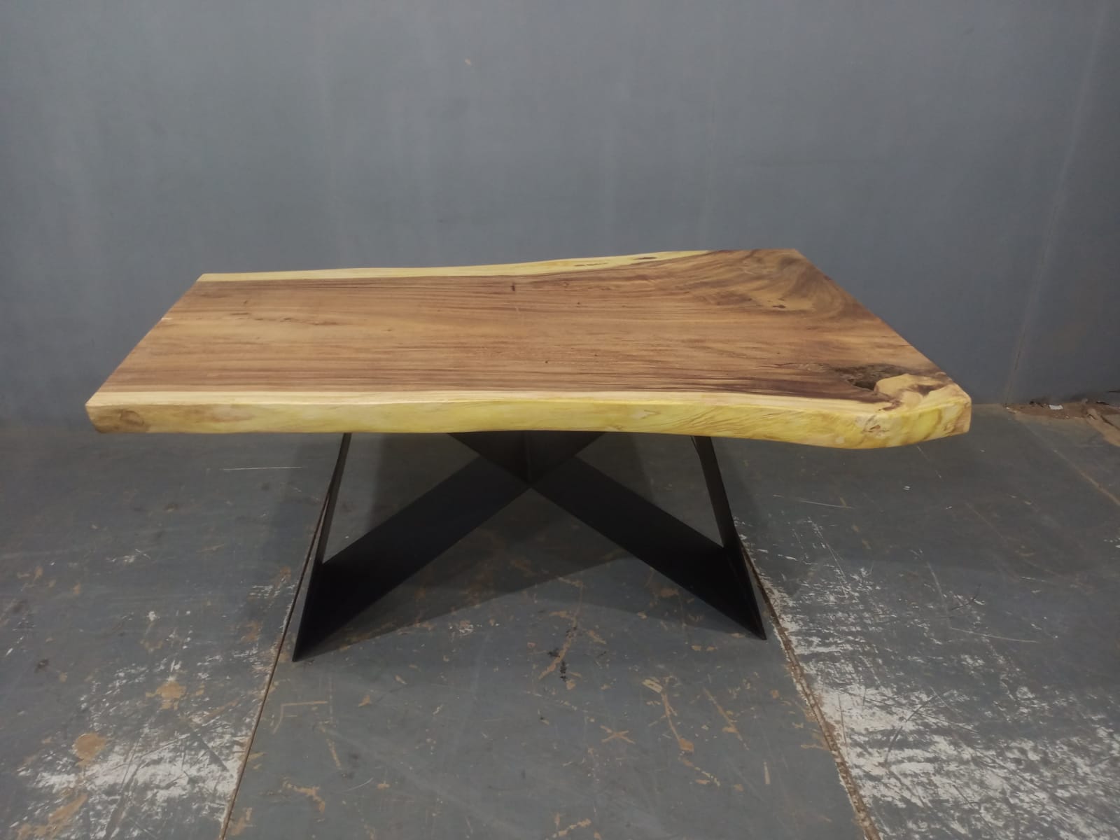 LIVE EDGE TABLES